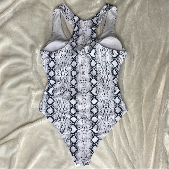 Women’s High Waisted One Piece Swimsuit - Picture 4 of 9